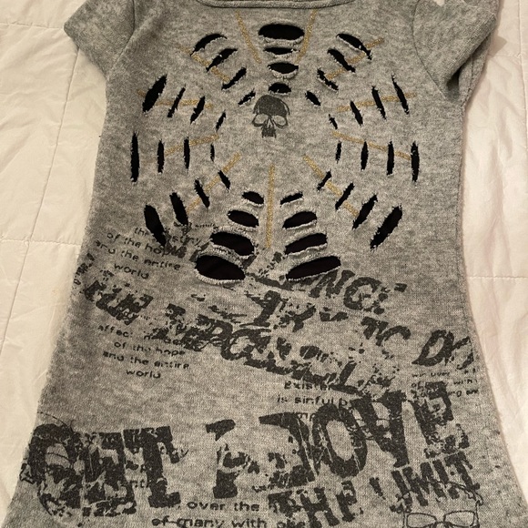 Distressed sweater - Picture 2 of 4